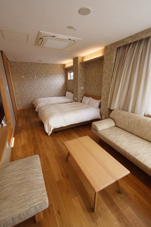 オーク 幅広 単板貼 フローリング ホテル 施工事例 別注艶消しウレタン 