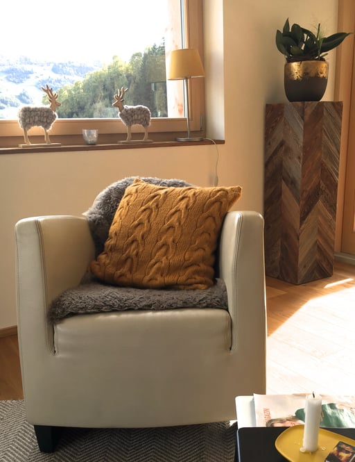 Farbkonzept/Mobilierung Ferienwohnung, Disentis