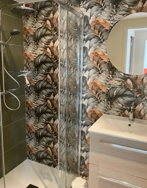 Après : le nouveau mobilier de la salle de douche