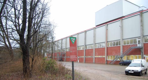 Schlachthof Stolle bedrängt bereits jetzt  Naturschutz- / FFH-Gebiet (links) über Gebühr; Foto: Frye