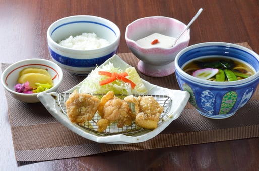 唐揚げランチ　955円（税込1050円）