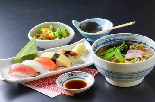 寿司うどんランチ 1073円(税込1180円)