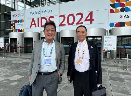 熊本大学 ヒトレトロウイルス学共同研究センター長 松下修三先生と欧州エイズ学会会場にて