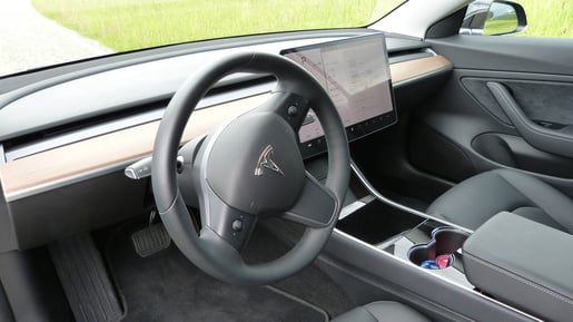 Tesla Model 3 Armaturenbrett mit Display