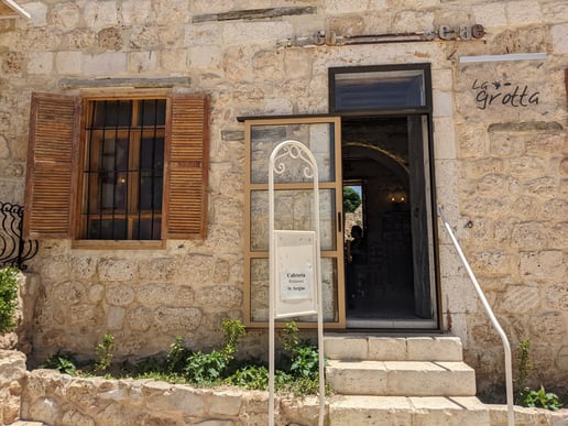 Mittlerweile hat ein Touri-Cafe wieder eröffnet