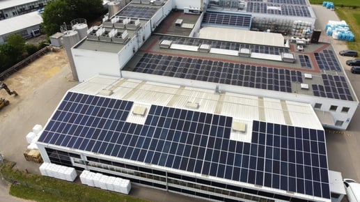 Firmengebäude Photovoltaik ©iKratos