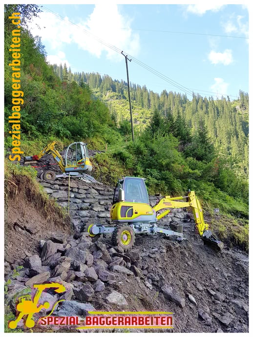 Steilhangverbauungen Holzkastenverbauungen Baustellentank Schnellwechlser Tinkwasser Quellwasser Alpstrassen Alpwege Maschinenwege Tiefbau Schreitbagger-Einsätze Spezialeinsätze Schwenklöffel Humuslöffel Tieflöffel Zahnlöffel Grablöffel Dieseltank Magnete