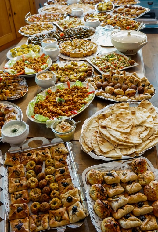Grosses Buffet mit vielen marokkanischen Spezialitäten