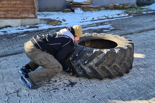 SC Int'l - Street Combatives - Cross-Combat-Training - Combative Strongman | Tire Flips für Combatives, Krav Maga und Kampfsport