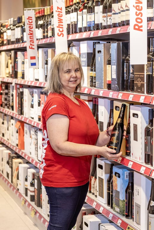 Claudia Flecklin, Filialleiterin DENNER