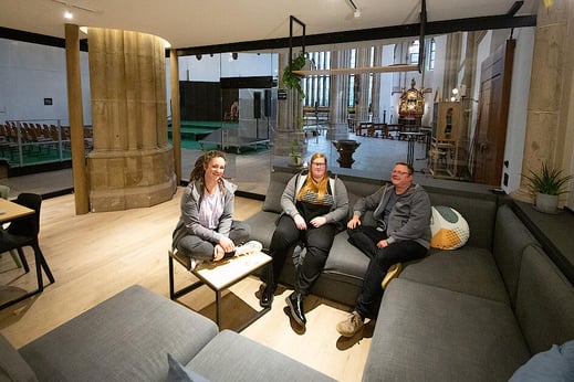 Das Leitungsteam: Michele Przybyla, Marilena Dornik, Pastor Stephan Markgraf (Foto: Nicole Cronauge / Bistum Essen)