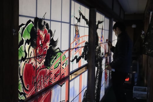 外が暗くなるまで