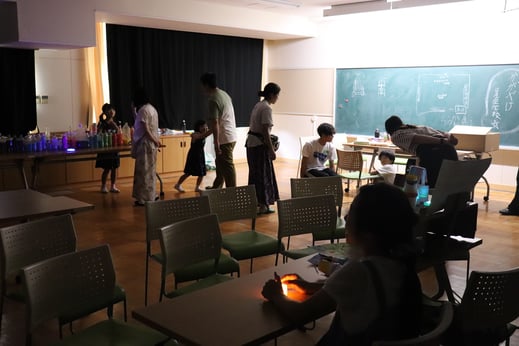 暗がりの中の星空学校