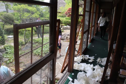 障子やぶり大会