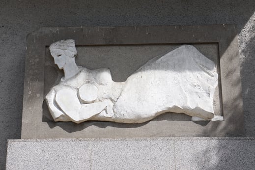 柳原義達《和む―公会堂の思い出》1950年頃