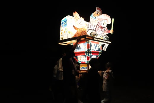 闇夜に輝く金ケ崎ねぶた