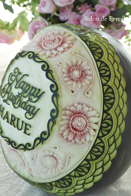 カービング　スイカ　メロン　教室　フルーツ　彫刻　大阪　オーダー　習い事　誕生日プレゼント　結婚式　カッティング　ソープ　似顔絵　お供え