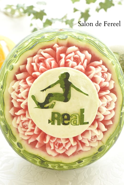 カービング　スイカ　彫刻　誕生日　結婚式　メロン　フルーツカービング　教室　大阪　薔薇　ソープカービング　　プレゼント　オーダー　フラワーケーキ　時計　ウェルカムボード