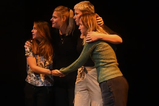 Stage théâtre, cours florent, école de théâtre, cours adultes, improvisation, commedia dell'arte. meilleure école de théâtre à Bruxelles