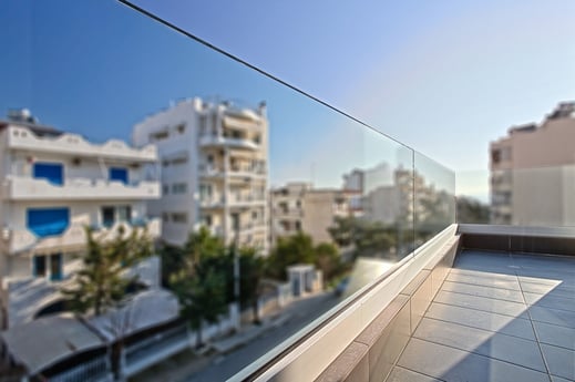 Γυάλινα μπαλκόνια με κρύσταλλα-τζάμια-γυαλιά Laminated