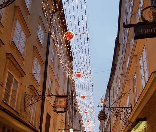 Weihnachtsbeleuchtung in der Getreidegasse in Salzburg