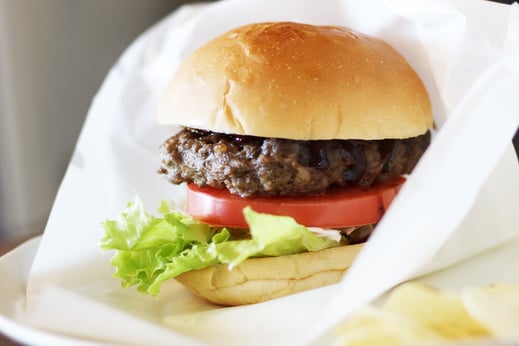 ハンバーガーに入っているハンバーグは手作りで、ふわふわのバンズとの相性もバツグン。食べ応えがあるため、小腹がすいた時にもおすすめです。