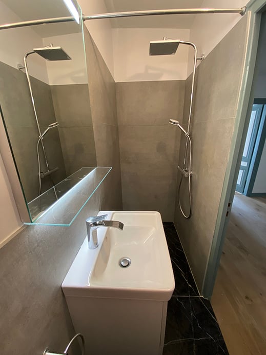 Salle de bain : douche à l'italienne après rénovation