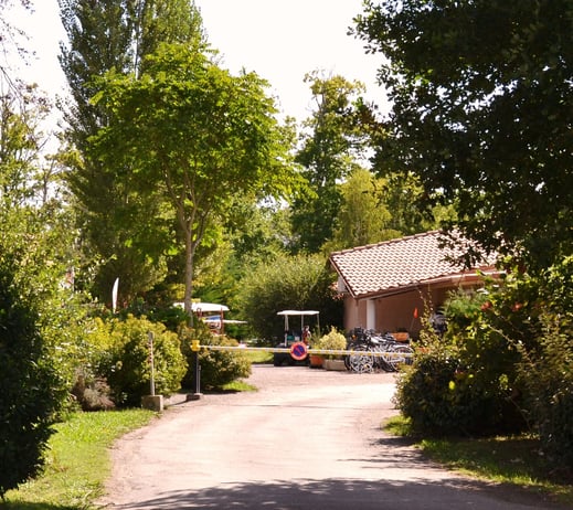 barriere-automatique-acces-camping-gastes