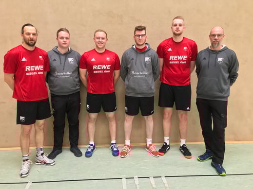 von links: Denny Fink, Patrick Reingardt-Schaper, Marius Schuchart, Marvin Sonnemann, Nils Wolter und „Neu-Trainer“ Michael Joerns