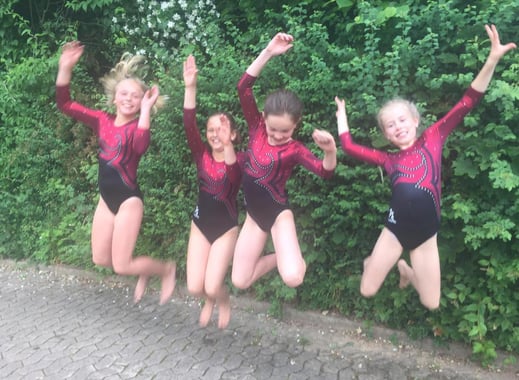 Die Mädchen hatten sich über die gute Platzierung sehr gefreut. Deshalb der "Luftsprung".