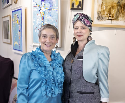 Elisabeth Augendre artiste peintre et Valentine Druart vernissage collectif Victoire mai 2024 galerie Ysmaïloff Paris 15