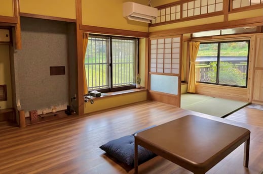 宿「水源の森」の内観