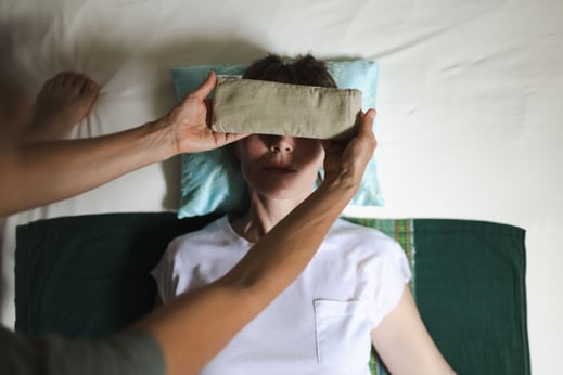 Die Behandlung von Shiatsu ist eine Therapieform bei der Sie sich entspannen können.Sie sind mitgestalter der Behandlung,Noré Parada unterstütz Sie in die Tiefenentspannung zu führen.Zentral gelegen unterhalb des Kunsthauses in Zürich und nähe Stadelhofen