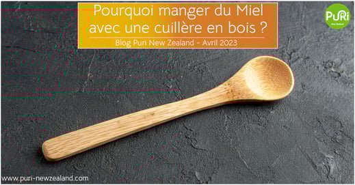 Photo d'une cuillère en bois posée sur une ardoise esthétique