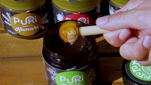 Couleur du Miel de Manuka de Nouvelle-Zélande depuis un pot Puri New Zealand