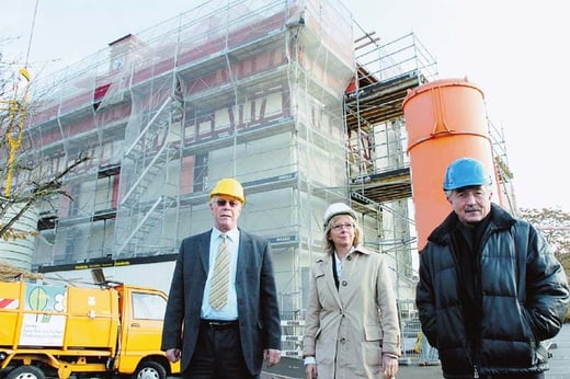 Vor dem Güterhof: Roland Schöttle, Kornhausliegenschaften AG, Verena Prager und Architekt Felix Aries.