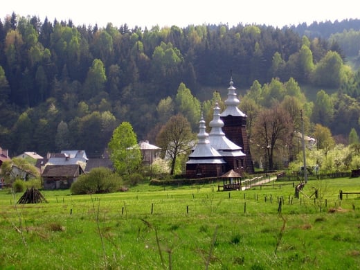 Cerkiew pw. św. Demetriusza (Dymitra) w Szczawniku, zbudowana w 1841 roku, widok od strony prezbiterium 