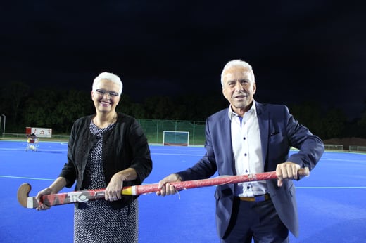 Joachim Decker gibt das Zepter an Claudia Schneider weiter