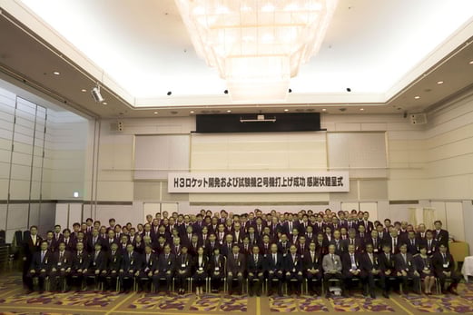 前列右から7番目:取締役社長 青野 文昭