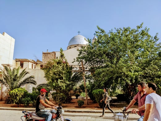 Wohin man schaut ein Kreuz im Himmel