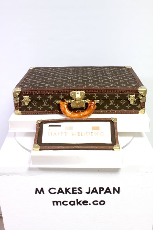 #ウエディング #ウエディングケーキ #個性派 #バブリー #ルイヴィトン #ルイヴィトントランク #トランクケーキ #鞄 #ケーキ #バブリーケーキ #louisvuitton #louisvuittoncake #louisvuittontrunk #trunkcake #wedding #weddingcake #japanbased #japanesemade