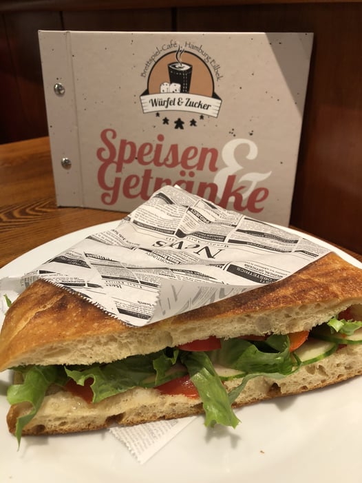 Hier gibt es leckere Paninis auf der Speisekarte - selbstverständlich auch vegan.