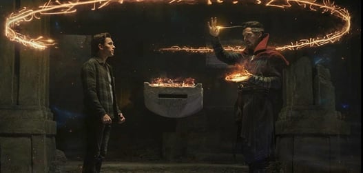 Peter, ein interdimensionaler Briefkasten und Doctor Strange.