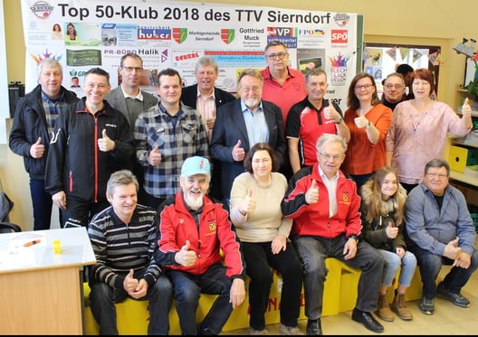 Daumen hoch und Action! Der neue Top 50-Klub 2018 ging bei unserem 38. Sierndorfer Tischtennisturnier unter knallenden Sektkorken im Beisein vieler Top 50-Klub-Mitglieder in Einsatz!