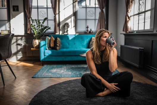 Kim Kromwijk is relatietherapeut en heeft een praktijk in Enkhuizen. Hier kun je terecht voor relatietherapie en al je vragen over scheiden of blijven