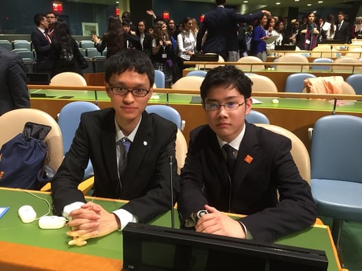 左から　水口幸生くん、高田陽一郎くん　　　　写真提供:浅野高校。以下同