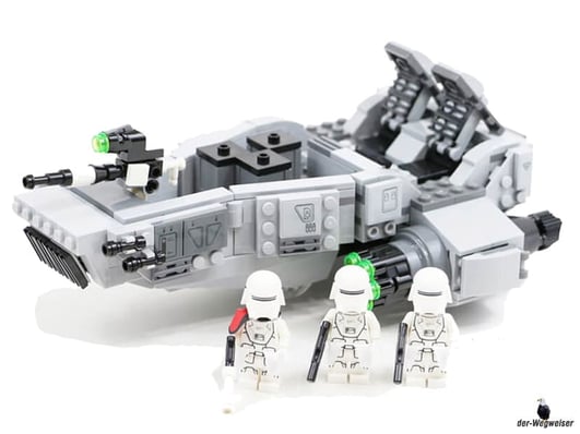 Im Paket Lego 75100 sind 444 Einzelteile, 2 Figuren (First Order Snowtroopers) und einer Figur (First Order Snowtrooper Officier) enthalten.