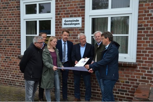 Übergabe Förderbescheid Heeslinger Haus (Foto: T. Kratzmann, Zevener Zeitung)