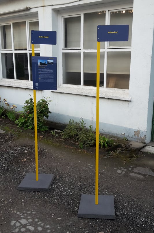 Gestaltung und Herstellung von mobilen Fahnenmasten (Design: Boje als bombianders)