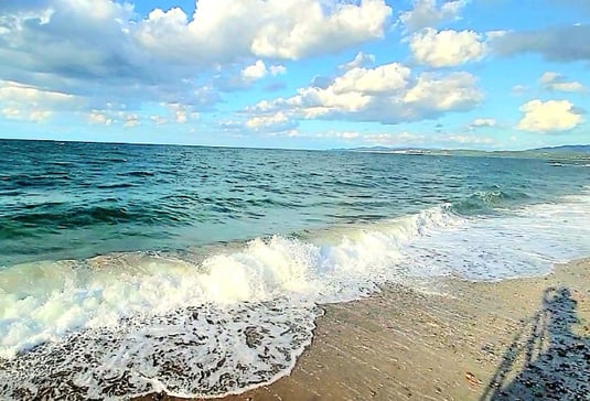 淡路島の岩屋海沿いのプール付き中古別荘